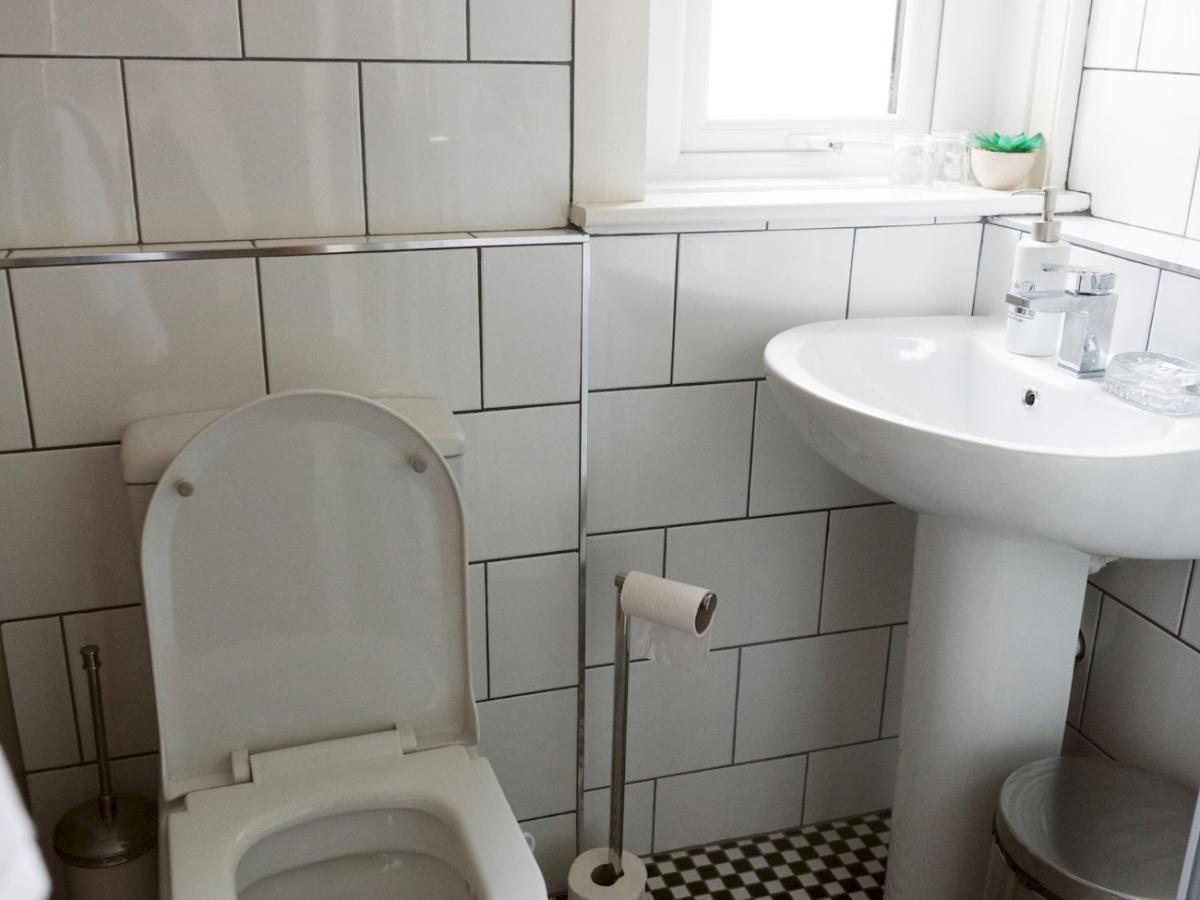 Pass The Keys Cozy Two Bed Flat Near Glasgow Airport & Paisley Eksteriør bilde
