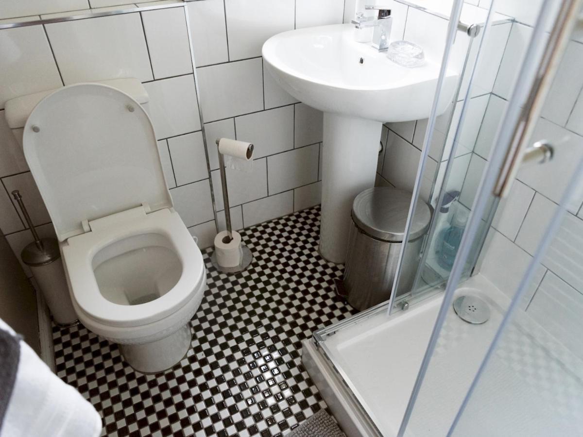 Pass The Keys Cozy Two Bed Flat Near Glasgow Airport & Paisley Eksteriør bilde