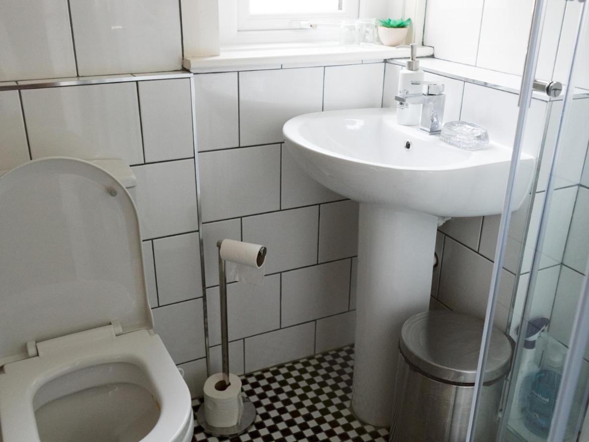 Pass The Keys Cozy Two Bed Flat Near Glasgow Airport & Paisley Eksteriør bilde