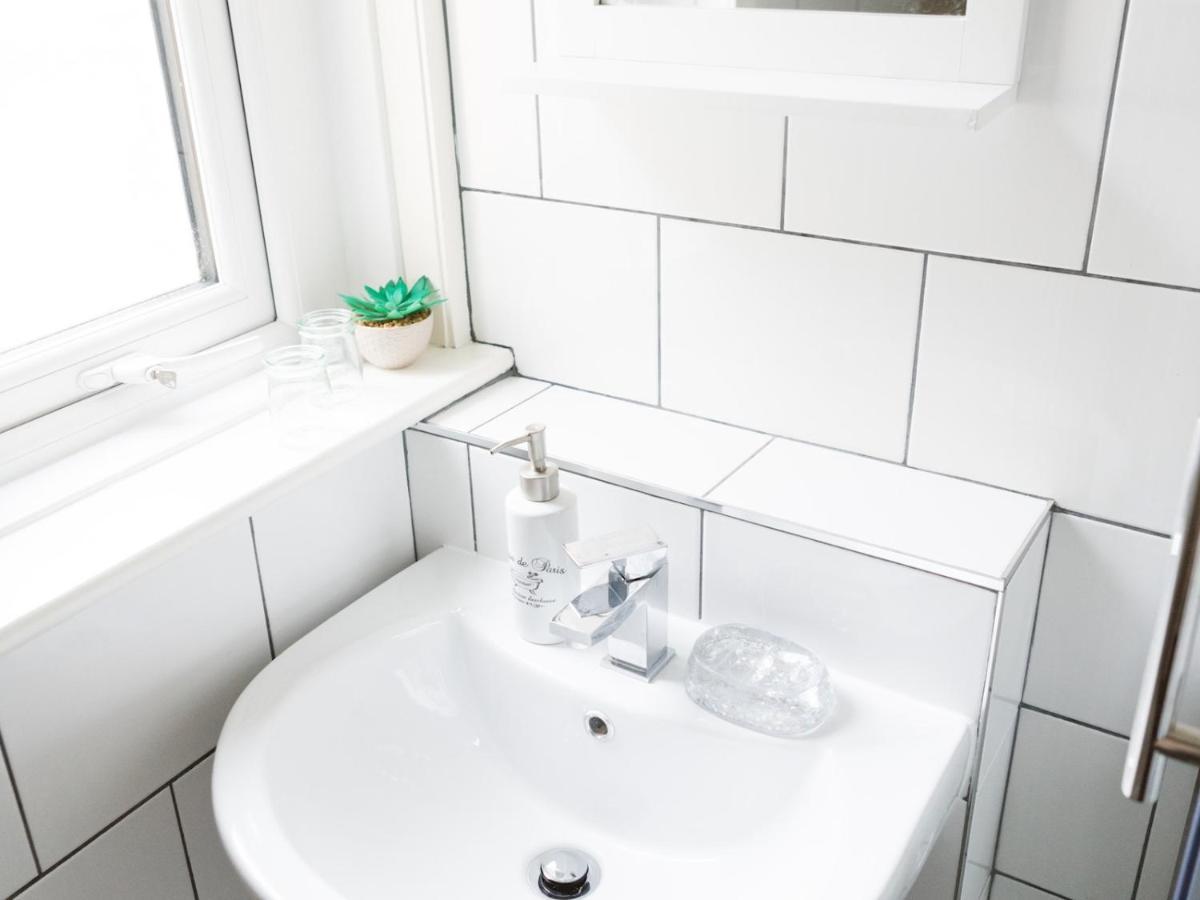 Pass The Keys Cozy Two Bed Flat Near Glasgow Airport & Paisley Eksteriør bilde
